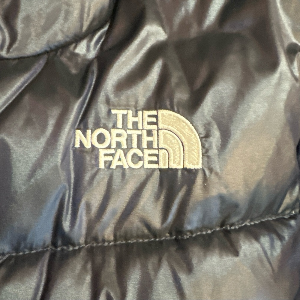 The North Face Women's Shiny Dark Blue Puffer Jacket 550 count - Picture 3 of 9